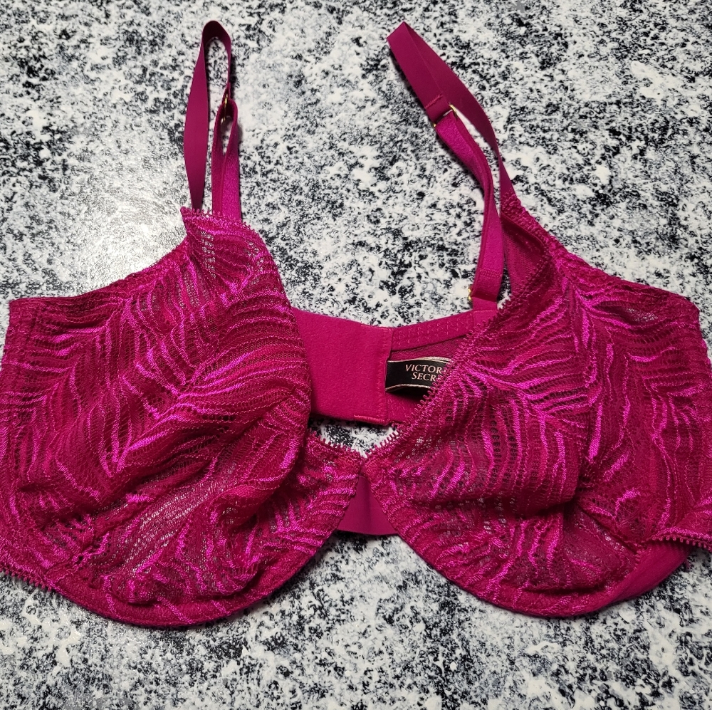 Victoria's Secret Unlined bra Never Worn